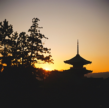 Kiyomizu-dera Temple, from 1633, the Pagoda at sunset, Kyoto, Kansai, Japan