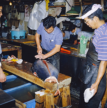 Cutting tuna fish, morning fish market, Tsukiji, Tokyo, Japan