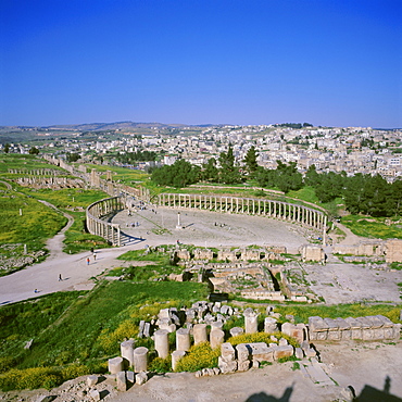 Oval forum of the Roman Decapolis city, Jerash, Jordan, Middle East