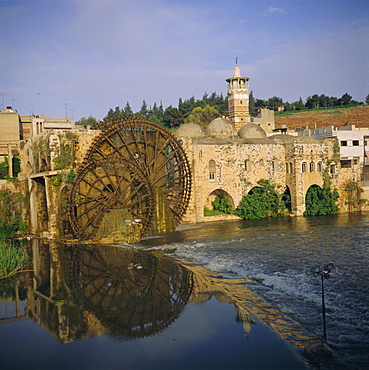 Mosque al Nuri and waterwhells on Orontes River, Hama, Syria, Middle East