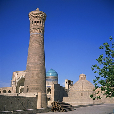 The Tower of Death or Kalyan minaret dating from 1127, and the Poi Kalyan Madrasah, dating from the 12th to 19th centuries, Bukhara, Uzbekistan, Central Asia, Asia