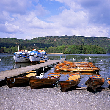 Boats at Bowness-on-Windermere, Belle Isle in the background, Lake District, Cumbria, England, United Kingdom, Europe