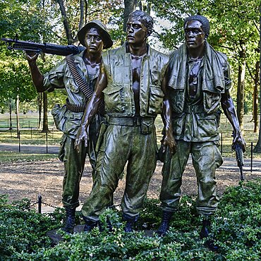 USA, Washington DC, National Mall, Vietnam Veterans Memorial, The Three Soldiers or Three Servicemen Statue.