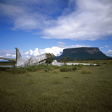 Crashed DC3 aircraft at Alto Carrao with Amauray-tepui in background, Gran Sabana, Estado Bolivar, Venezuela, South America