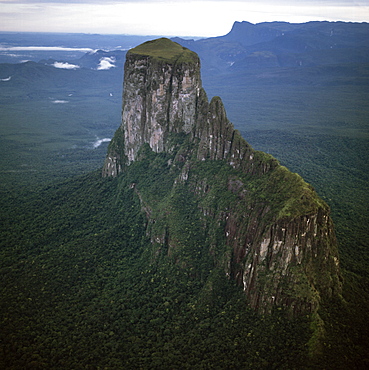 Aerial image of tepuis showing Mount Autana (Cerro Autana), Amazonas territory, Venezuela, South America