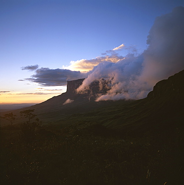 Mount Kukenaam (Kukenan) (Cuguenan) from the upper slopes of Roraima, Gran Sabana, Estado Bolivar, Venezuela, South America