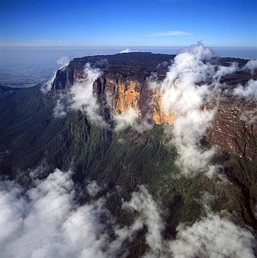 Aerial view of the eastern cliff of Mount Kukenaam (Kukenan) (Cuguenan), Venezuela, South America