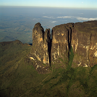 Aerial image of tepuis showing southeast corner and Towashing Pinnacle (Tewasen), Mount Roraima, Venezuela, South America