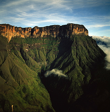 Aerial image of tepuis showing Mount Auyantepui (Auyantepuy) (Devil's Mountain), Venezuela, South America