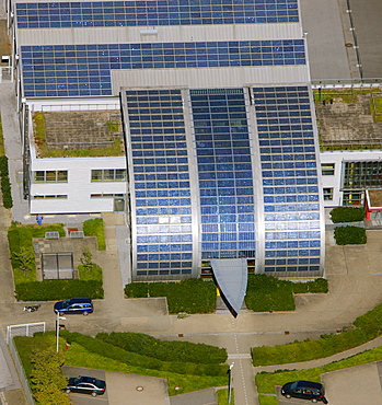 Aerial view, roof with solar panels, German branch office of Pilkington, Rotthausen district, Gelsenkirchen, Ruhr area, North Rhine-Westphalia, Germany, Europe