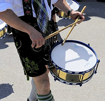 Drummer at the parade to the Loisachgau folklore festival, Neufahrn, Upper Bavaria, Bavaria, Germany, Europe