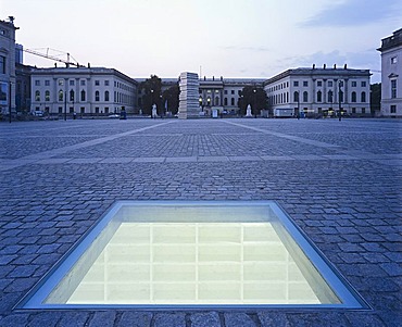 "Versunkene Bibliothek", Sunken Library, by Micha Ullman, Monument for the burning of books in 1933 on Bebelplatz square, Berlin, Germany, Europe