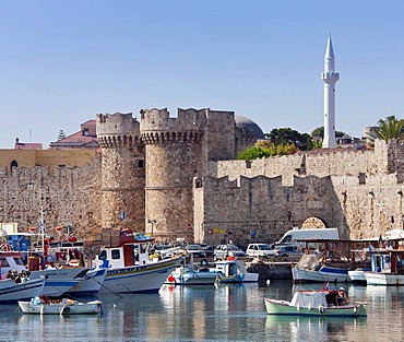 Port and city walls of Rhodes town, Rhodes island, Greece, northern part, Aegean Sea, Southern Europe, Europe