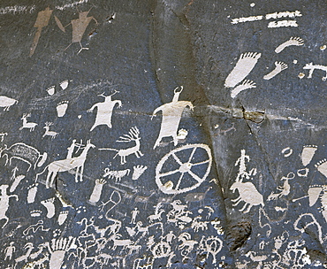 Native American petroglyphs on Newspaper Rock, Canyonlands National Park, Utah, USA