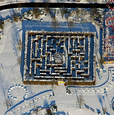 Aerial photo, Neue Mitte, Centro Park amusement park with labyrinth, winter, Oberhausen, Ruhr Area, North Rhine-Westphalia, Germany, Europe