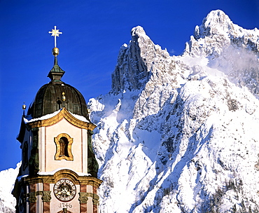 Karwendel Range, St. Peter and Paul Church, Mittenwald Forest, Upper Bavaria, Bavaria, Germany, Europe