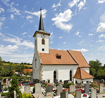 Churchyard at the church in Lindabrunn, Triestingtal (Triesting Valley), Lower Austria, Austria, Europe