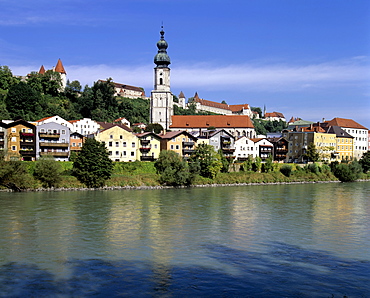 Old town with parish church St Jacob, Burghausen an der Salzach, Altoetting district, Upper Bavaria, Germany