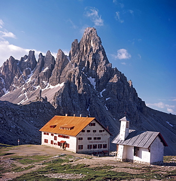 Tre Cime di Lavaredo cabin and north face of Mt. Paternkofel, Dolomites, Bolzano-Bozen (South Tirol), Italy, Europe