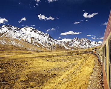 Andean Railway travelling between Puno at Lake Titicaca and Cusco, Cuzco, High Andes, Peru, South America