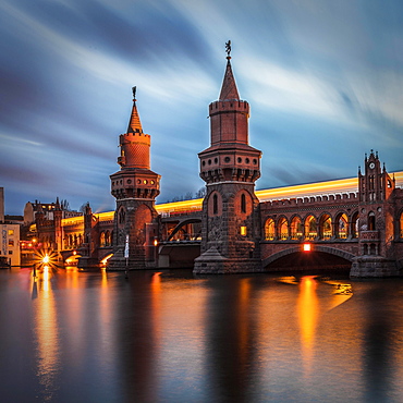 River Spree with Oberbaum bridge at dusk, Berlin, Germany, Europe