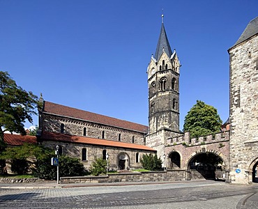 Nikolaikirche church, Nikolaitor, a medieval city gate, Karlsplatz square, Eisenach, Thuringia, Germany, Europe, PublicGround