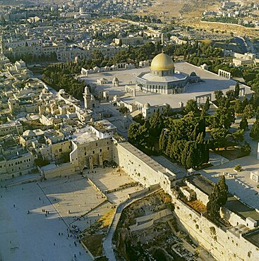 Aerial view of the Tempel mount in the old city of Jerusalem, Israel