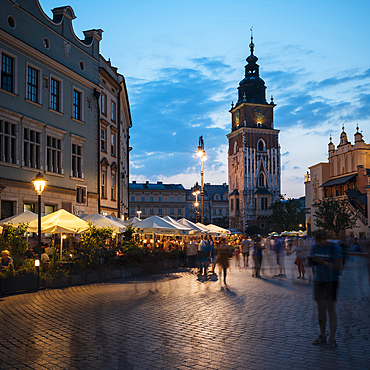 Rynek Glowny (Market Square) at dusk, UNESCO World Heritage Site, Krakow, Malopolskie, Poland, Europe