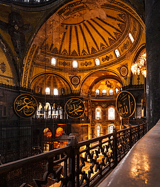 Interior of Hagia Sofia (Aya Sofya), UNESCO World Heritage Site, Sultanahmet, Istanbul, Turkey, Europe