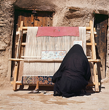 Carpet weaving, Isfahan, Iran, Middle East