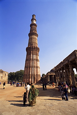 The Qutab Minar, built around 1200 AD, UNESCO World Heritage Site, Delhi, India, Asia