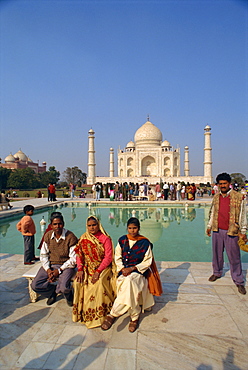 The Taj Mahal, built by Shah Jahan for his wife, UNESCO World Heritage Site, Agra, Uttar Pradesh state, India, Asia