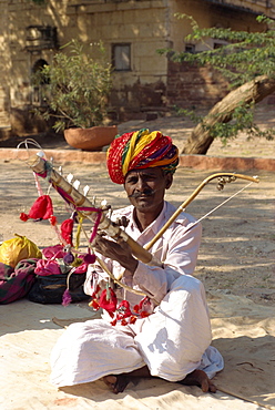 Musician at fort, Jodhpur, Rajasthan state, India, Asia