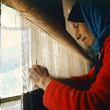 Carpet weaving, Isfahan, Iran, Middle East