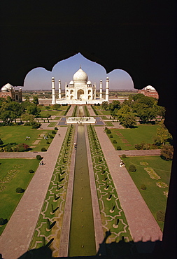 The Taj Mahal, built by Shah Jahan for his wife, UNESCO World Heritage Site, Agra, Uttar Pradesh state, India, Asia