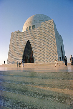 Quaid-i-Azam (Quaid-e-Azam), Tomb of Mohammed Ali Jinnah (1876-1948), Karachi, Pakistan