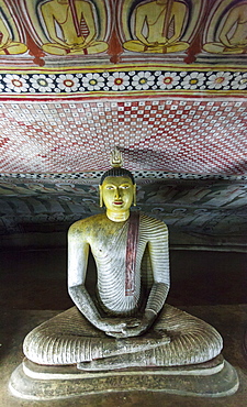 Sitting Buddha statue, Royal Rock Temple, Golden Temple of Dambulla, UNESCO World Heritage Site. Dambulla, Sri Lanka, Asia 