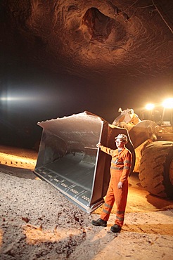 Mining grit salt is very different to the traditional image of cramped dark areas and men with pickaxes! The nature of grit salt mines mean they resemble vast caverns, up to 20 metres wide.