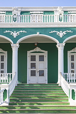 Colonial building on Plasa Horacio Hoyer, Pietermaai, Willemstad, Curacao, West Indies, Lesser Antilles, former Netherlands Antilles, Caribbean, Central America