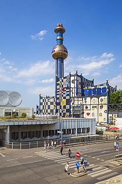 Fernwarme power plant, facade redesigned by eco-architect Friedensreich Hundertwasser, Spittelau, Vienna, Austria, Europe