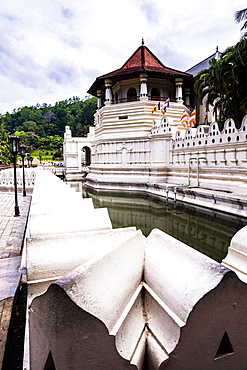 Temple of the Sacred Tooth Relic (Temple of the Tooth) (Sri Dalada Maligawa) in Kandy, Sri Lanka, Asia 