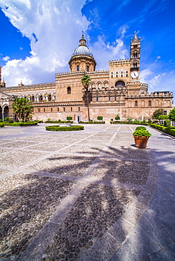 Baroque building of Duomo di Palermo (Palermo Cathedral) a prime example of Sicilian Baroque architecture, Palermo, Sicily, Italy, Europe 