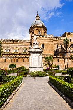 Santa Rosalia Statue in front of Palermo Cathedral (Duomo di Palermo), Palermo, Sicily, Italy, Europe 