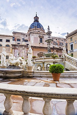 Pretoria Fountain (Fontana Pretoria) in Piazza Pretoria (Pretoria Square), Palermo, Sicily, Italy, Europe 