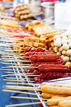 Thai food on a street food stall at the Khaosan Road market in Bangkok, Thailand, Southeast Asia, Asia