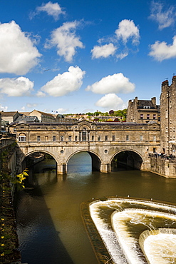 Pulteney Bridge over the River Avon, Bath, Avon and Somerset, England, United Kingdom, Europe 