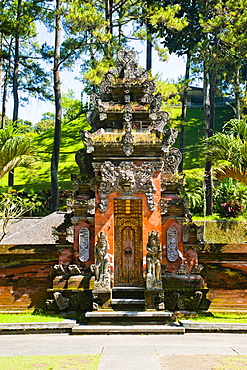 Balinese door at Pura Tirta Empul Hindu Temple, Bali, Indonesia, Southeast Asia, Asia