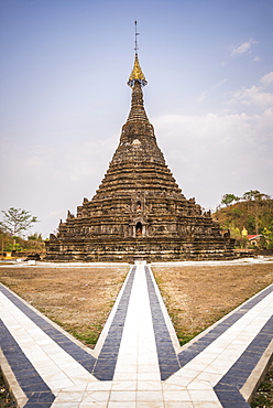 Buddhist temple ruins in Mrauk U, Rakhine State, Myanmar (Burma), Asia