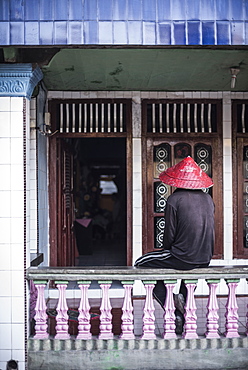 Man ready to work the rice paddies at Sungai Pinang, a traditional Indonesian village near Padang in West Sumatra, Indonesia, Southeast Asia, Asia