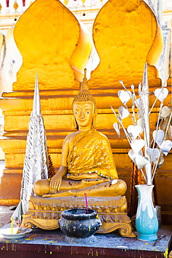 Bright gold Buddha statue at Pha That Luang, a Buddhist templ, Vientiane, Laos, Indochina, Southeast Asia, Asia